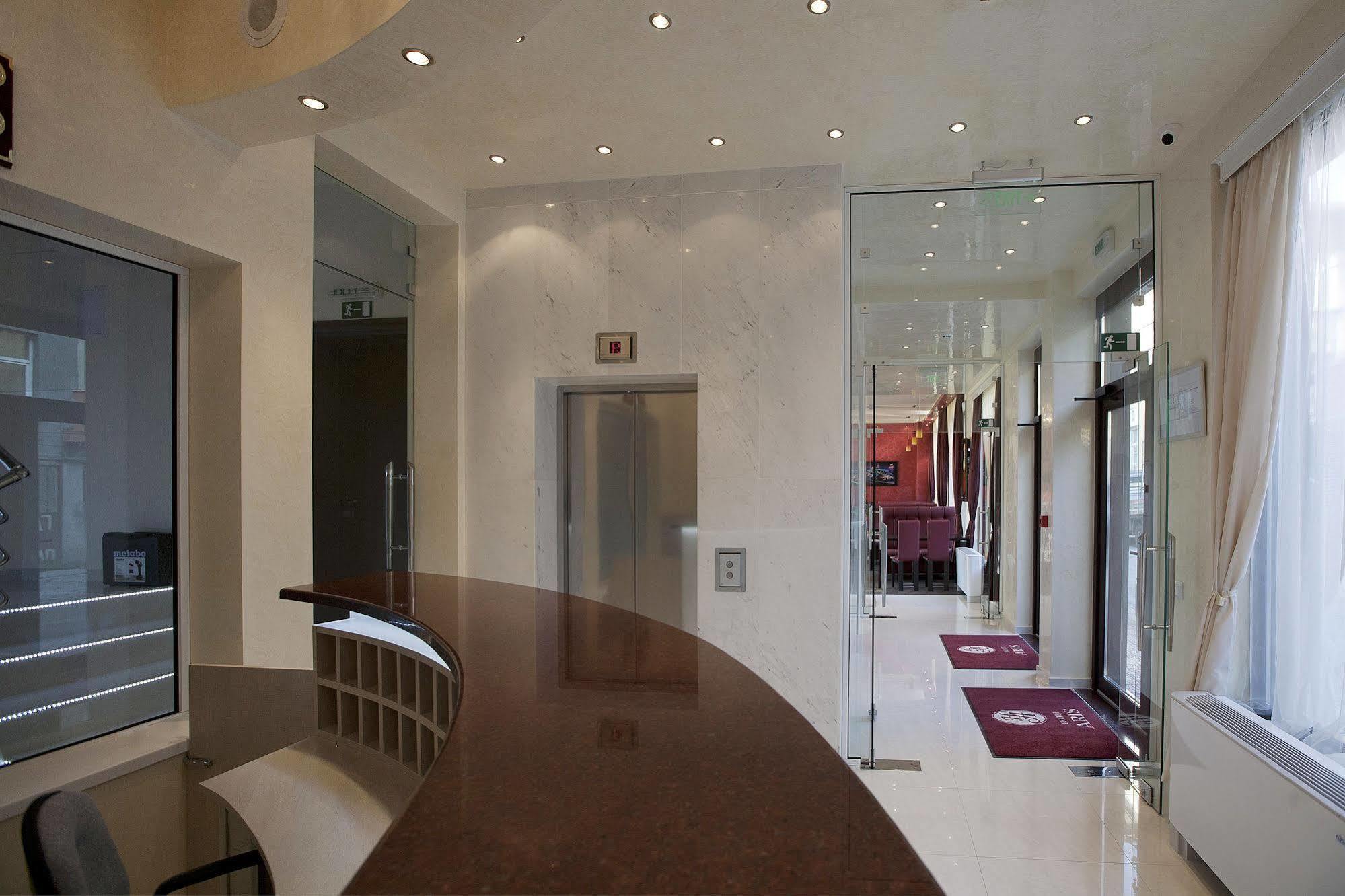 Otel Aris 3*